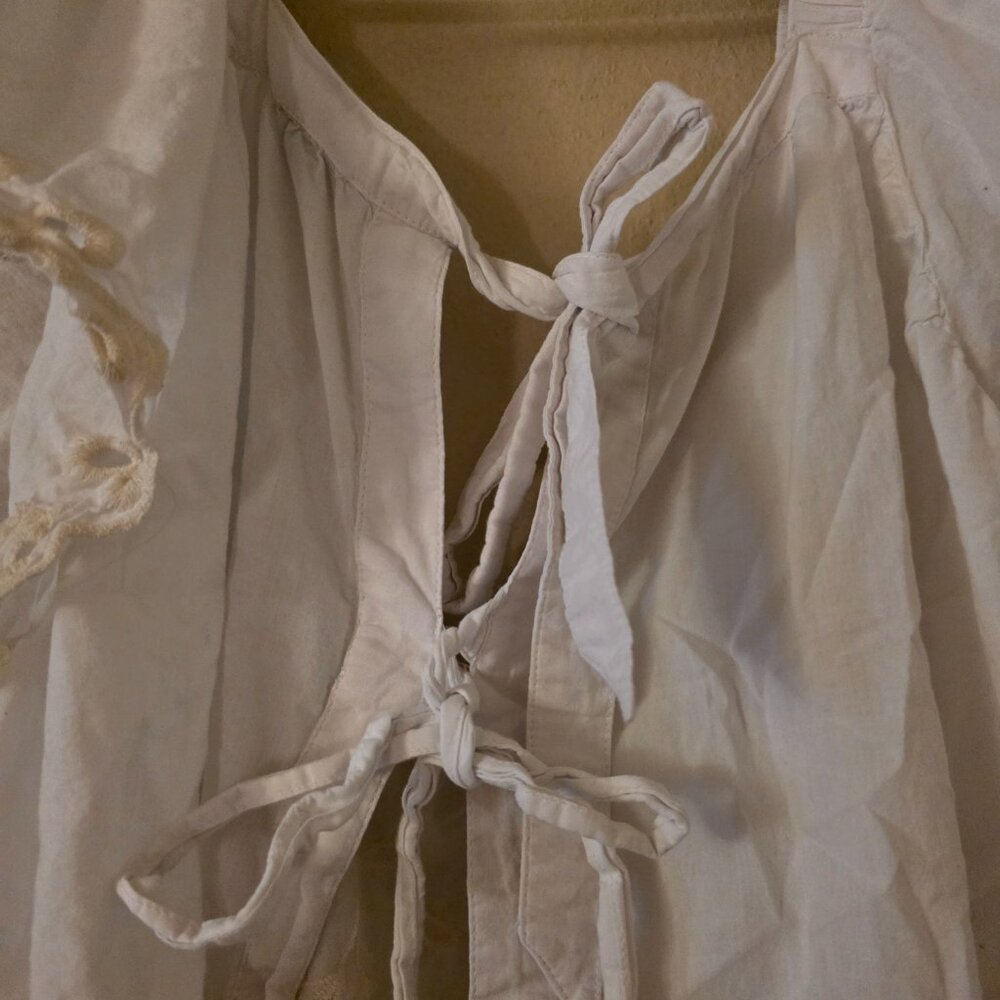 American Eagle Size Large White Eyelet Top - Picture 8 of 8